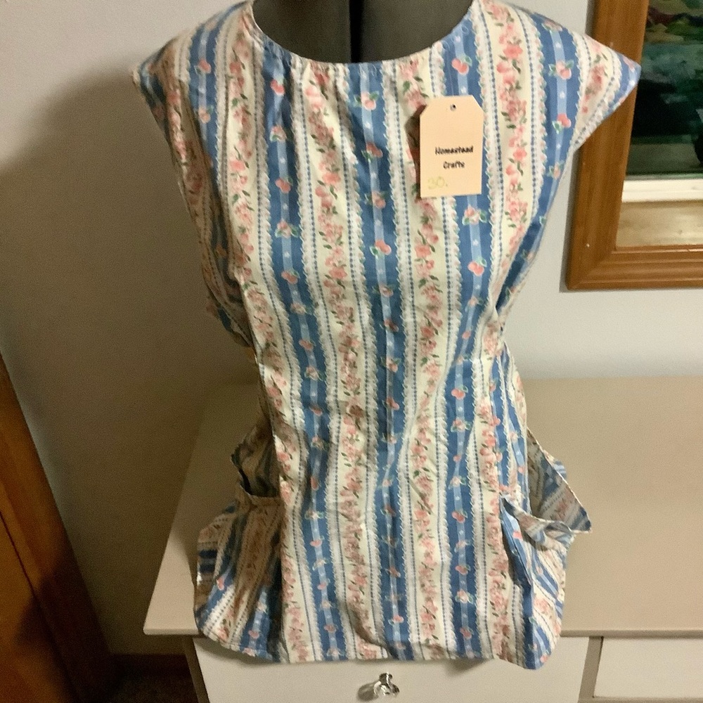 Handmade vintage cotton apron with large side pockets